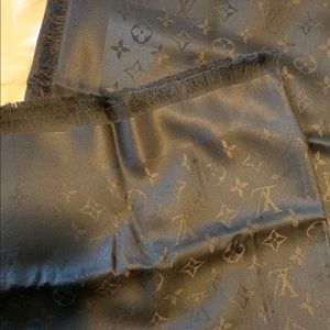 Louis Vuitton black MONOGRAM SHAWL